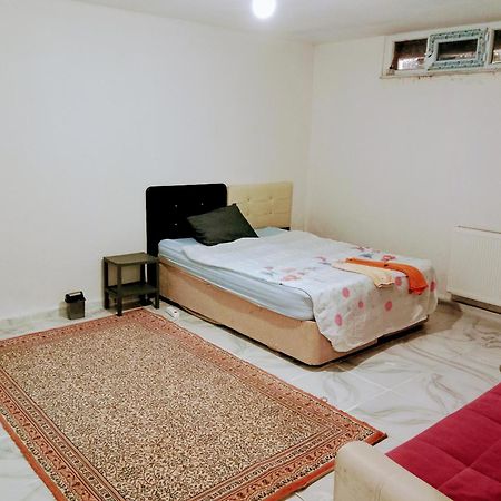 Ahmet Teacher Hotel, 5 Minutes From The Airport Arnavutkoy Dış mekan fotoğraf